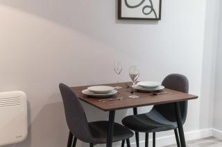 Contemporary 1 Bedroom Apartment in Liverpool - Liverpool - 4