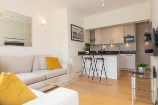 Bright & Spacious Top Floor Apartment in Chelsea - London - 9