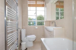 Bright & Spacious Top Floor Apartment in Chelsea - London - 7