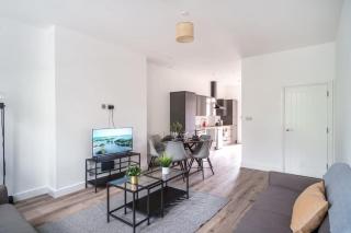 Spacious 3 Bed Apartment in Waterloo Liverpool - 2