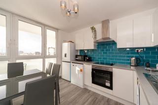 3 Bedroom Old Street Apartment - City Views - London - 9