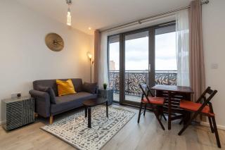 Modern 1 Bedroom Canning Town Apartment - 3