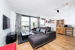 Fabulous 2 Bedroom Apartment w Balcony in London - Londra - 0