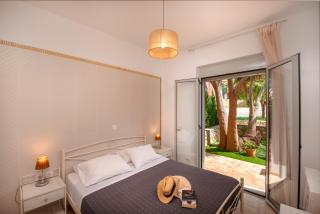 Urania Luxury Suite with pool view -Loutra Resort - 7