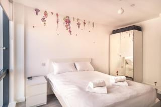 Spacious & Modern 1 Bed Apartment Manchester - 9