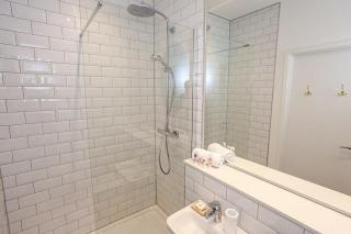 Superb 2Bed 2Bath 5min walk to Victoria Station - 6