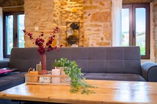Mantineia Stone Villa-An Ethereal Getaway - Megáli Mandínia - 2