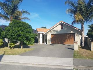 Modern family oasis in Clive - Clive - 9