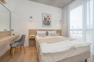 Beautiful White - Beige Apartment with Balcony in Wrocław by Noclegi Renters - Breslavia - 9