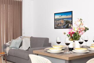 2Bed flat w shared heated pool in MLH by Homely! - 2