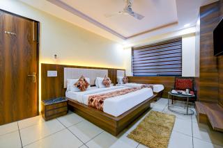 Hotel Le Grand - Walk-in from RK Ashram Metro Station - 9