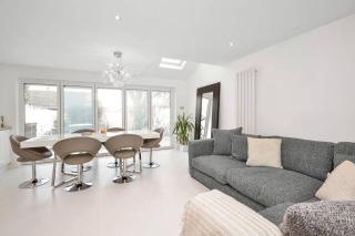 Home in Southsea with Hot Tub, Close to the Sea - Portsmouth - 3