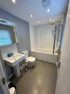 Home in Southsea with Hot Tub, Close to the Sea - Portsmouth - 1