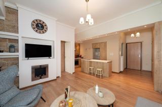 Contemporary apartment made of wood and stone. - Atene - 5