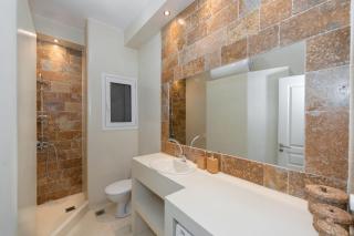 Contemporary apartment made of wood and stone. - Atene - 7