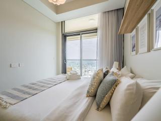 Modern and Cozy Condo With Unobstructed City Views - Dubai - 9