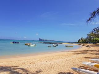Chic Home with Private Pool, 1 min to Beach - Cap Malheureux - 8