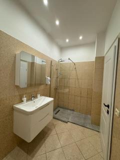 Pau's Daily Apartment - Tirana - 6