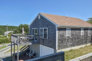 12217 - Beautiful Views of Cape Cod Bay Access to Private Beach Easy Access to P-Town - Truro - 9