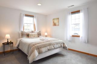 12218 - Beautiful Views of Cape Cod Bay Access to Private Beach Easy Access to P-Town - Truro - 1