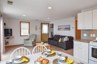 12215 - Beautiful Views of Cape Cod Bay Access to Private Beach Easy Access to P-Town - Truro - 3