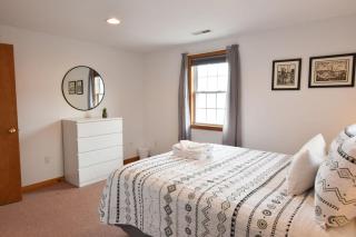 12215 - Beautiful Views of Cape Cod Bay Access to Private Beach Easy Access to P-Town - Truro - 4