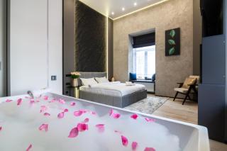 Royal romantic apartment with bathtub - Lviv - 0