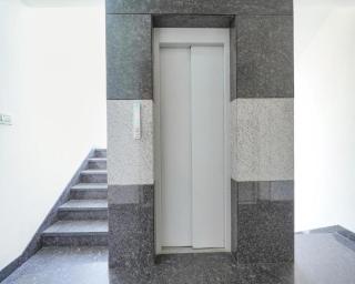FabExpress Kings Suites HRBR Layout - Nr Manyata Tech Park - Bangalore - 2