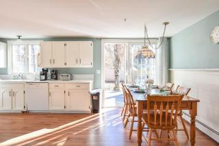 Peace and Quiet & Spacious Back Deck - 6