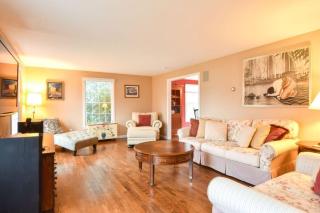 Beautiful Spacious Family Retreat w Pool - 1