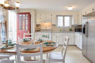 Minutes to Oceanside Beaches - Eastham - 2