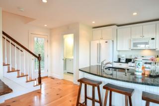 Newly updated spacious steps to water - 2