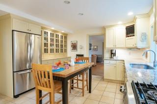 Fantastic Home by Eldridge Park - 3