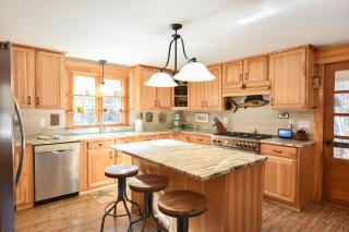 Beautiful Home w Artistic Flair - 2