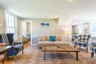 Walk to Ryder Cove Wet Bar & Hot Tub - Chatham - 6