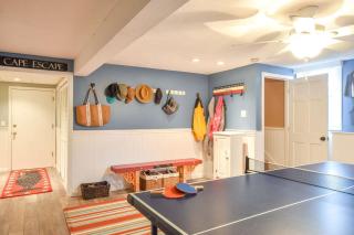 Spacious w Large Outdoor Area Fire Pit - Chatham - 7