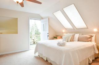 Spacious w Large Outdoor Area Fire Pit - Chatham - 6