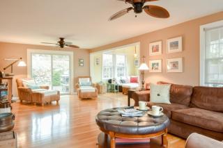Spacious w Large Outdoor Area Fire Pit - Chatham - 1