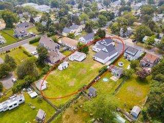 Renovated Classic Cape w Guest House - 9