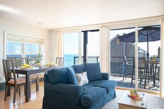 Gorgeous water views in the center of town - 6