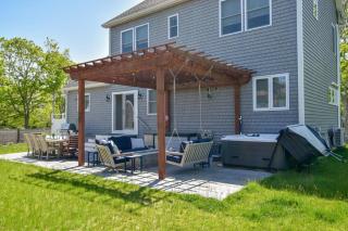 Stunningly Decorated Home with Hot Tub - Yarmouth - 8