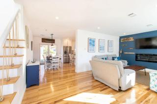 Stunningly Decorated Home with Hot Tub - Yarmouth - 3