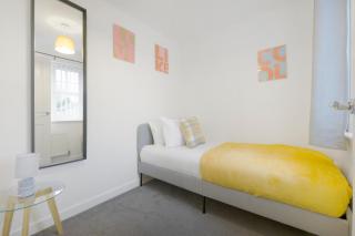 NEW! 3 Bed Home in Stockton-on-tees City Centre by Stay With Us, Ideal for Families & Large Groups, SLEEPS 5!! - 4