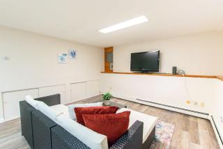 Stylish Home Dog Friendly Close to Beach - 8