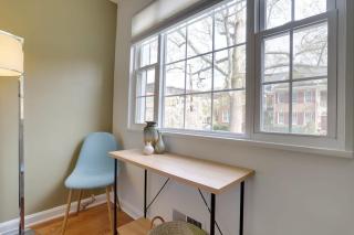 Sojourn Townhome in Old Town Alexandria with Relaxing Yard - Alexandria - 6