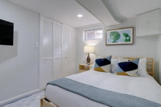 Sojourn Townhome in Old Town Alexandria with Relaxing Yard - Alexandria - 2