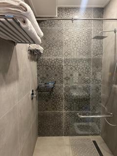 Skynest Residences, 10th floor, Room 1017. - Nairobi - 6