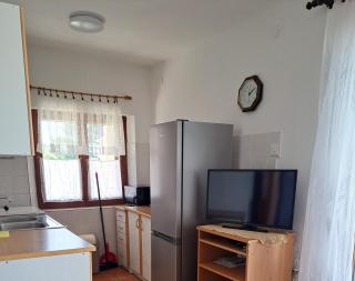 Apartments Malenica, Njivice, Croatia, 200 m from the sea - Njivice - 5
