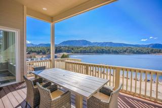 Luxury Lake House With Mountain Views & Hot Tub - 0