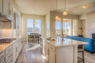 Luxury Lake House With Mountain Views & Hot Tub - 5